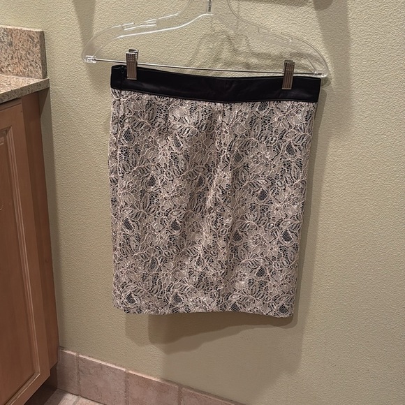 Forever 21 Elegant Black and Cream Lace Skirt - Picture 3 of 10